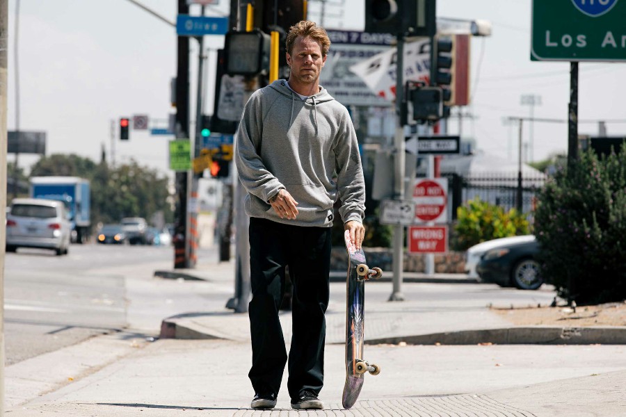 Vans Giới Thiệu Versa Hoodie DX Trong Nền Công Nghệ Mới