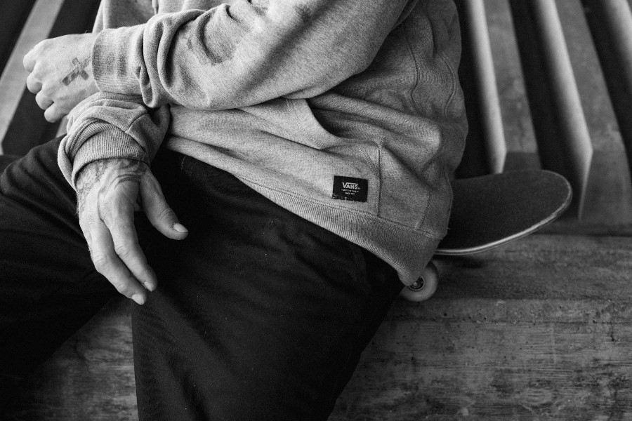 Vans Giới Thiệu Versa Hoodie DX Trong Nền Công Nghệ Mới