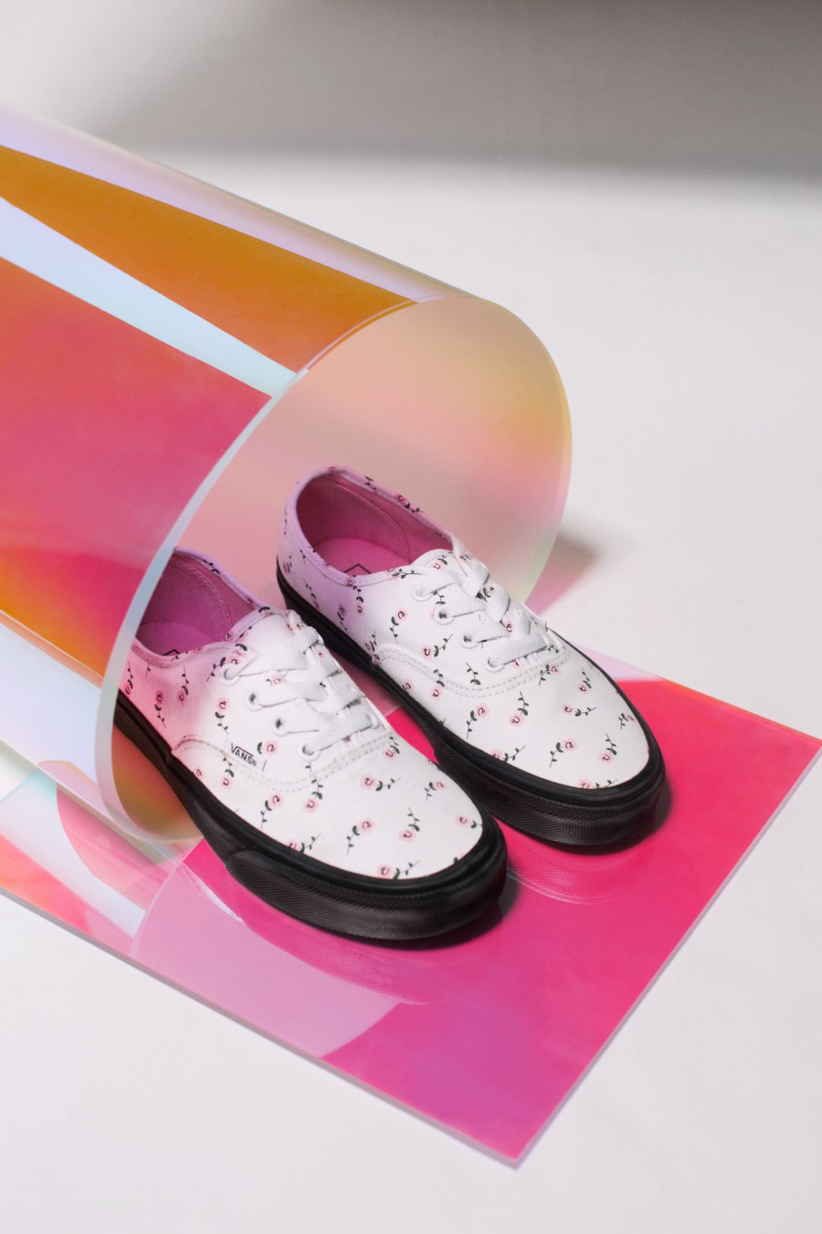 Vans Hợp Tác Cùng Lazy Oaf Cho Bộ Sưu Tập Vans x Lazy Oaf