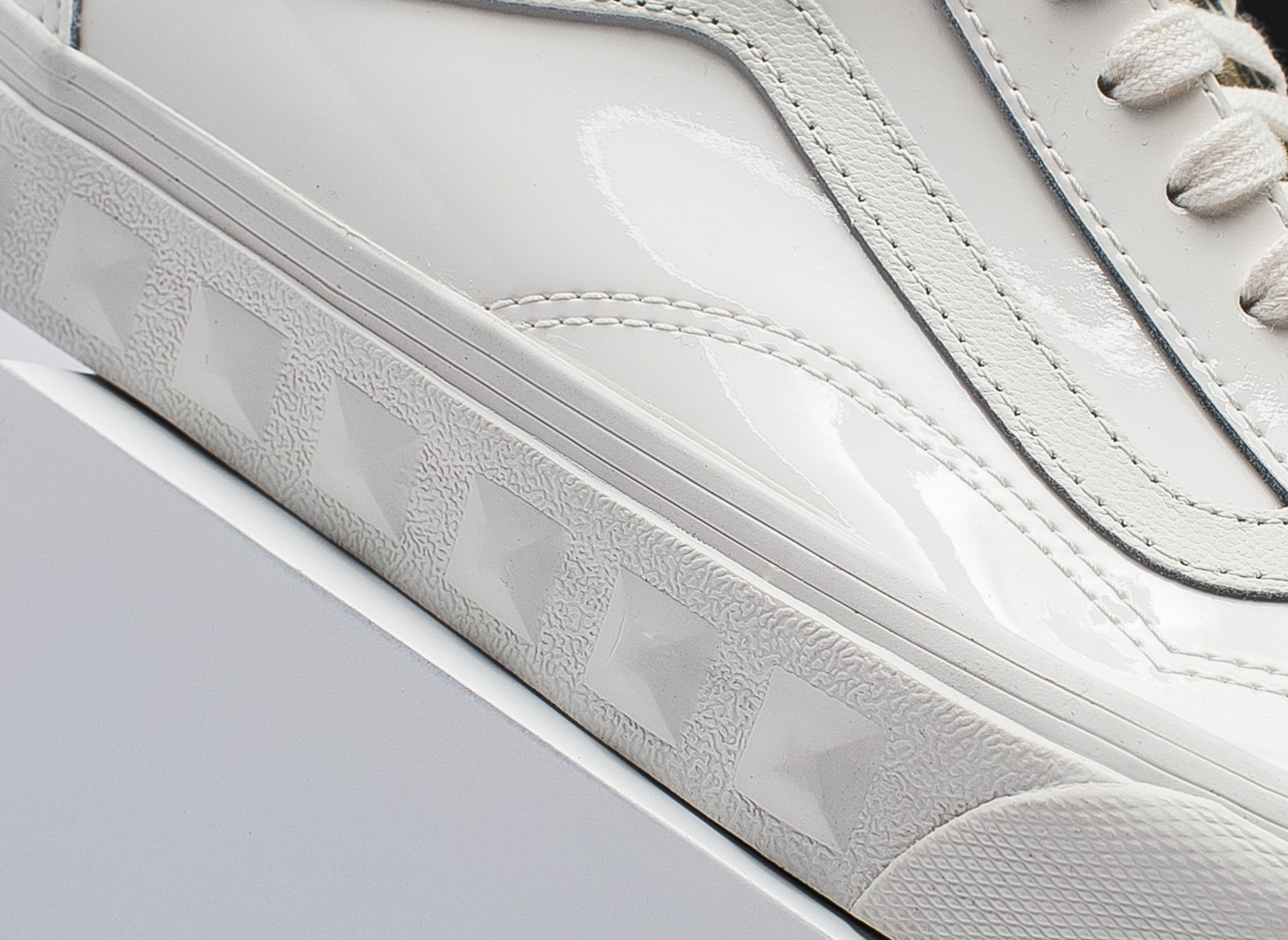VANS Việt Nam - VANS OLD SKOOL STUDS SIDEWALL BLANC VN0A38G1QW0