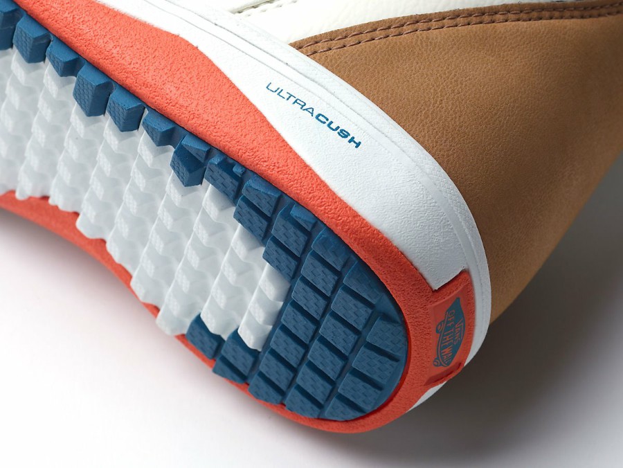 Vans Ra Mắt Phiên Bản Mới Của Giày Trượt Tuyết Dành Cho Nữ