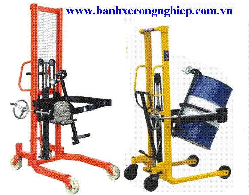 Xe nâng quay đổ phuy