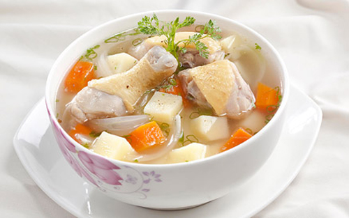 NGUY HIỂM TIỀM ẨN VỚI MÓN CANH RAU NẤU ĐỂ QUA ĐÊM