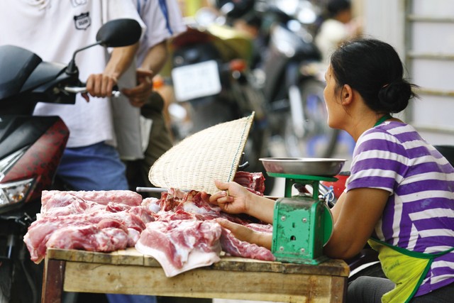 CHUYỆN BÀ BÁN THỊT NGOÀI CHỢ