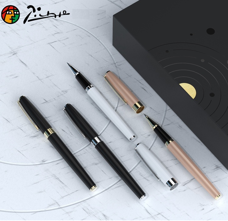 Bút Picasso 717 trong bộ quà tặng có 3 màu: Đen, trắng, hồng