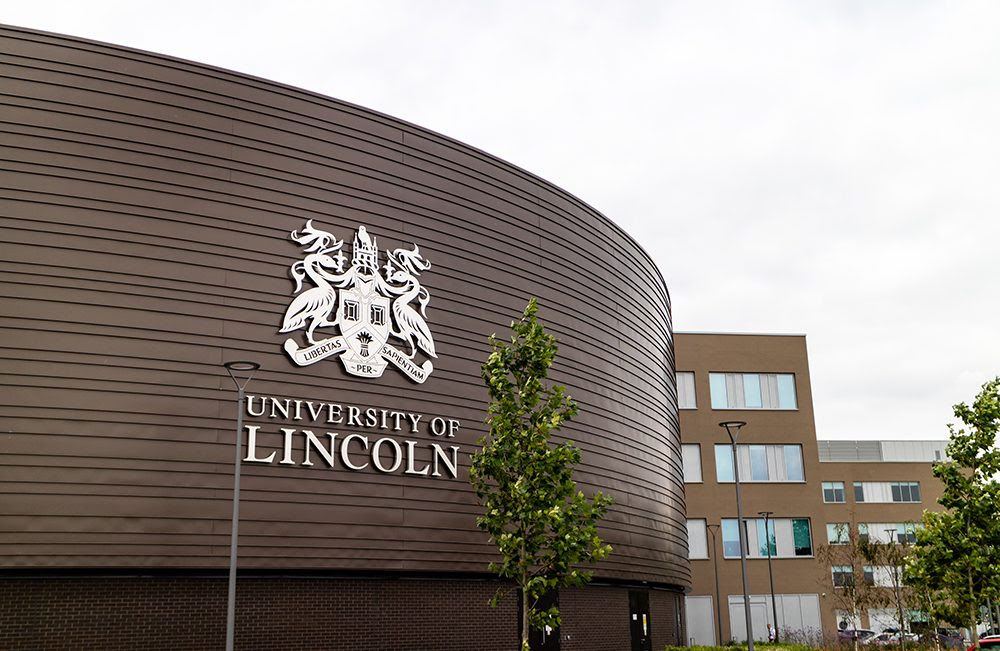 Nhanh tay nộp hồ sơ để giành học bổng 50% tại University of Lincoln (Anh Quốc)