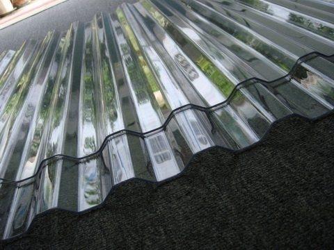 Các loại tôn nhựa lấy sáng polycarbonate cao cấp