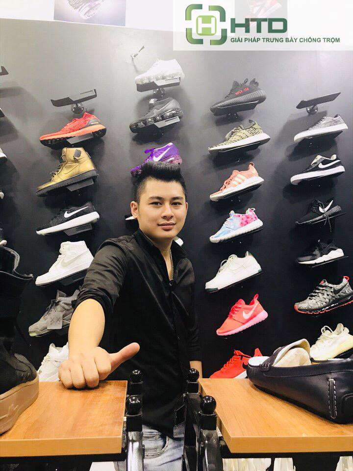 giá kệ trưng bày giày gắn tường