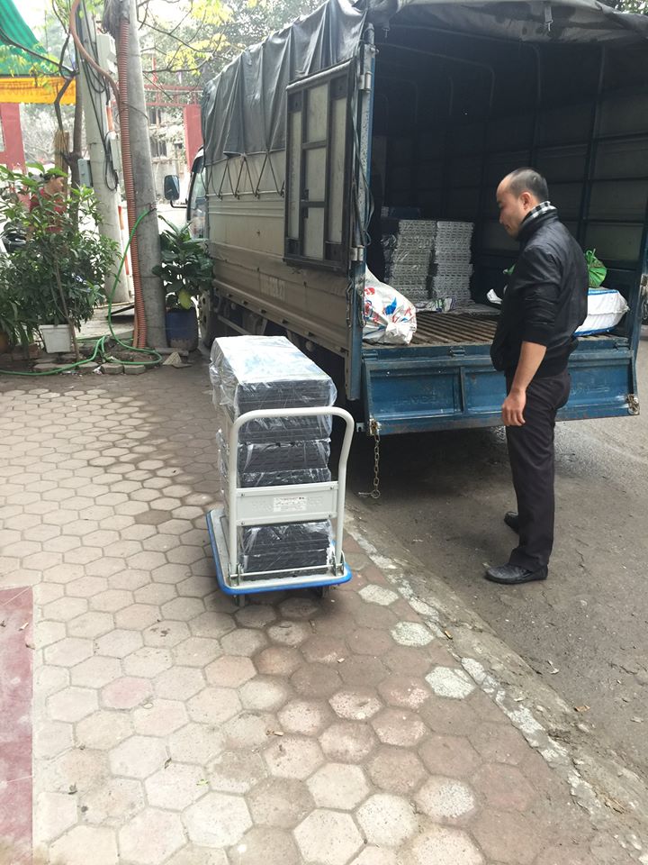 vận chuyển móc treo phụ kiện