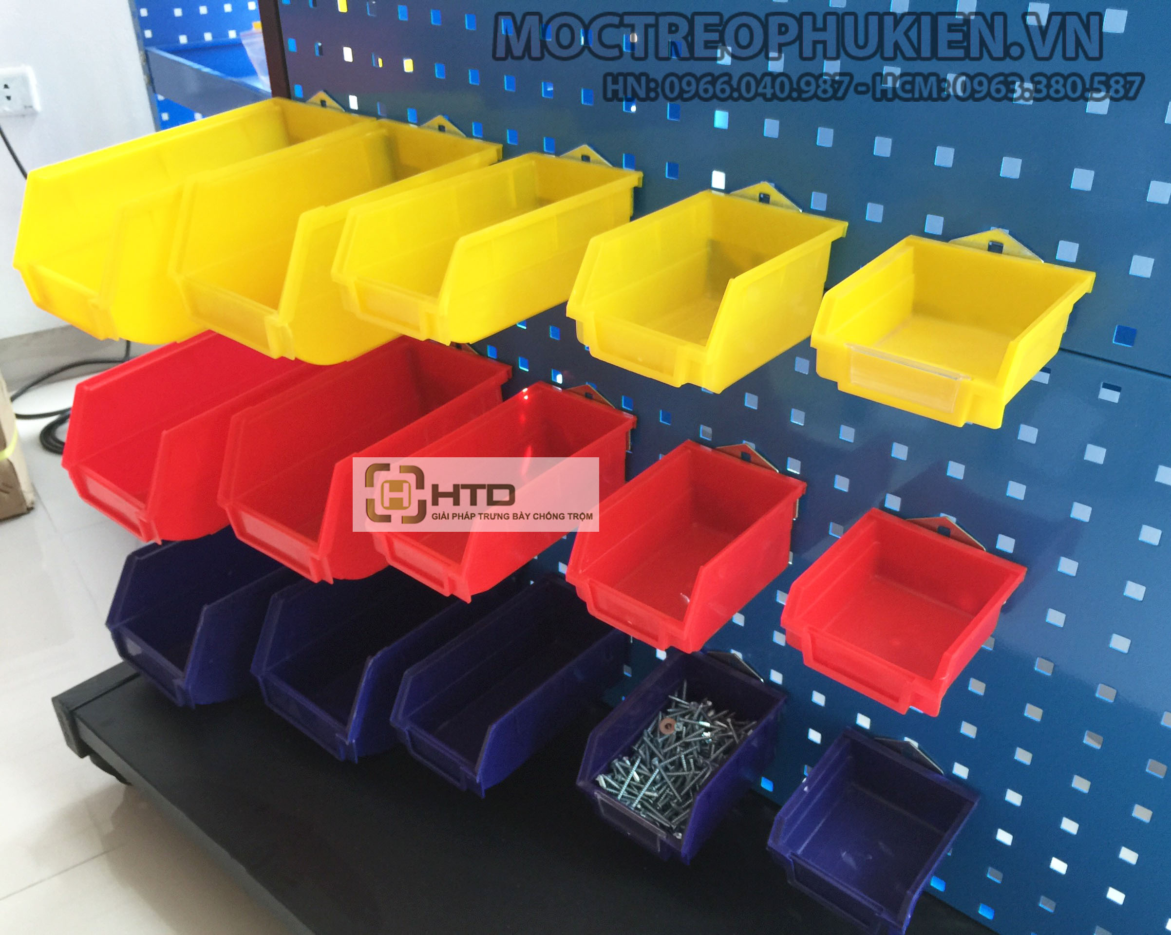 Hình ảnh thực tế móc dụng cụ cài khay nhựa H14