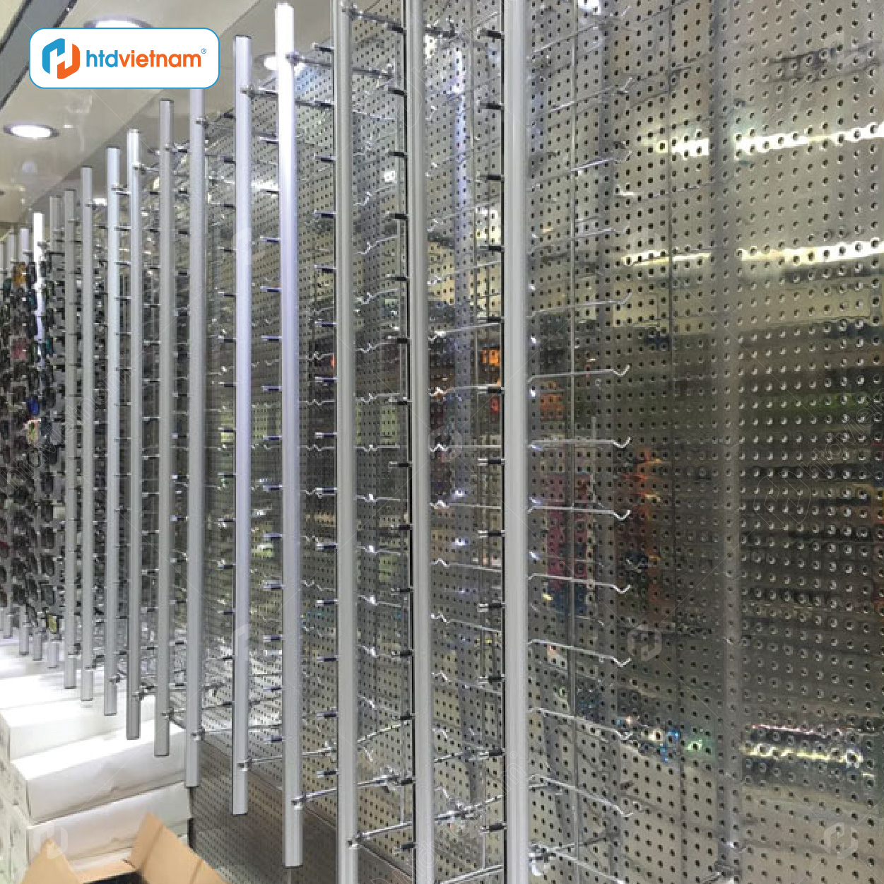 kệ bày kính mắt gắn tường