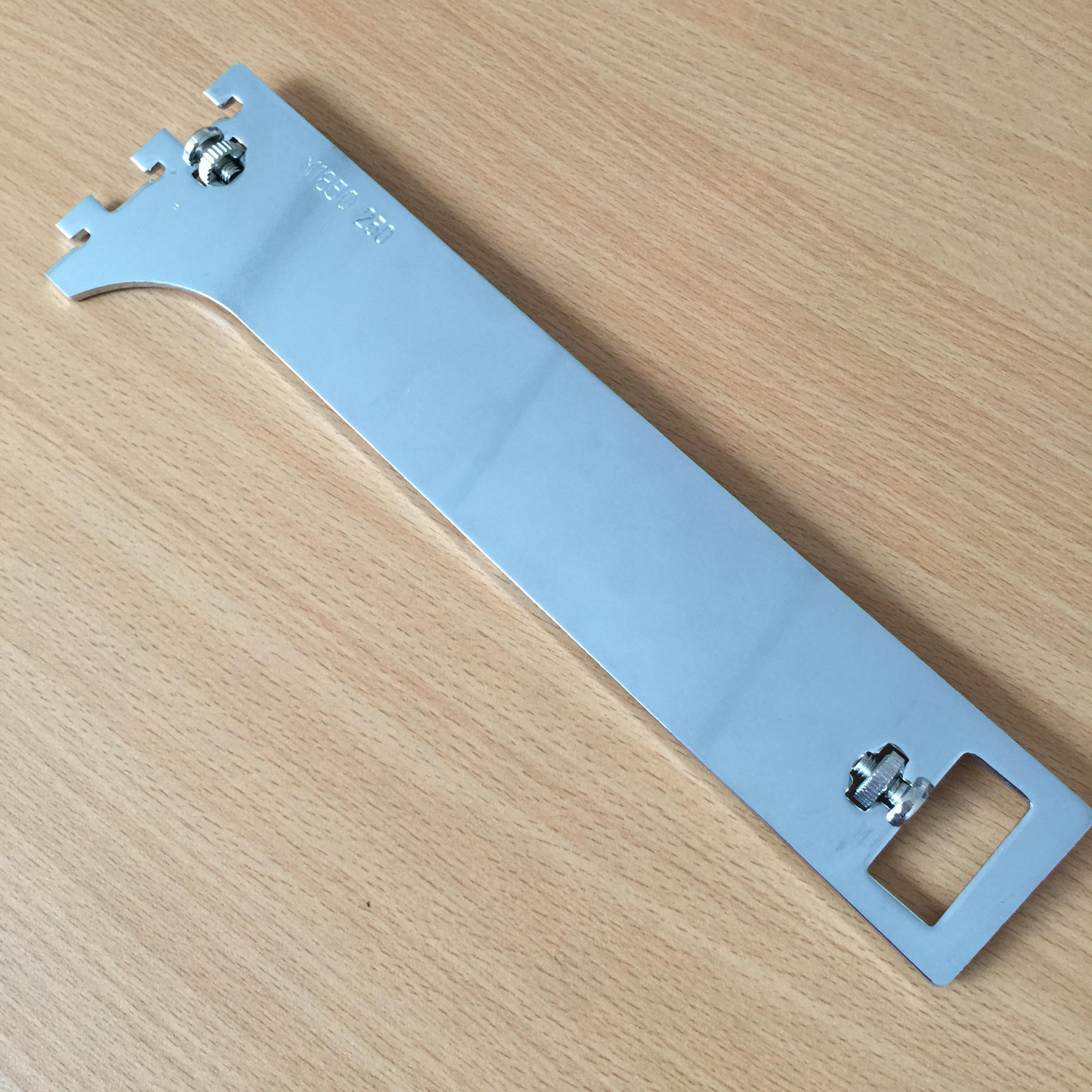 tay đỡ ống vuông