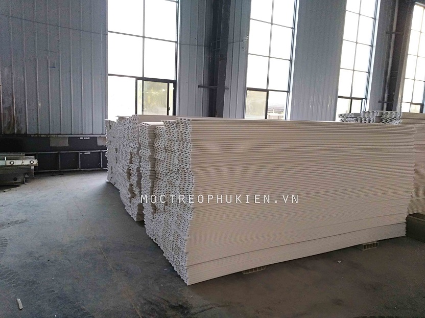 kho hàng tấm rãnh nhựa PVC
