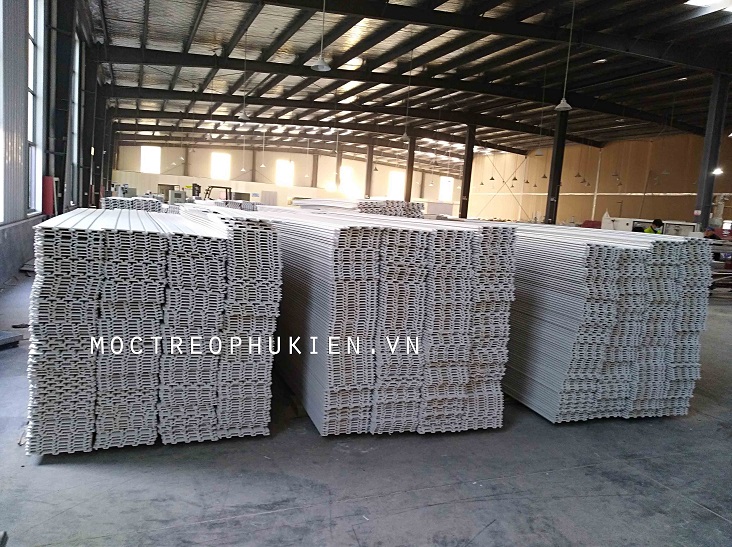 kho hàng tấm rãnh nhựa PVC