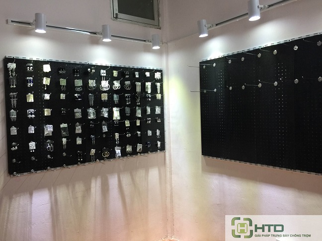 tấm lỗ cài móc treo