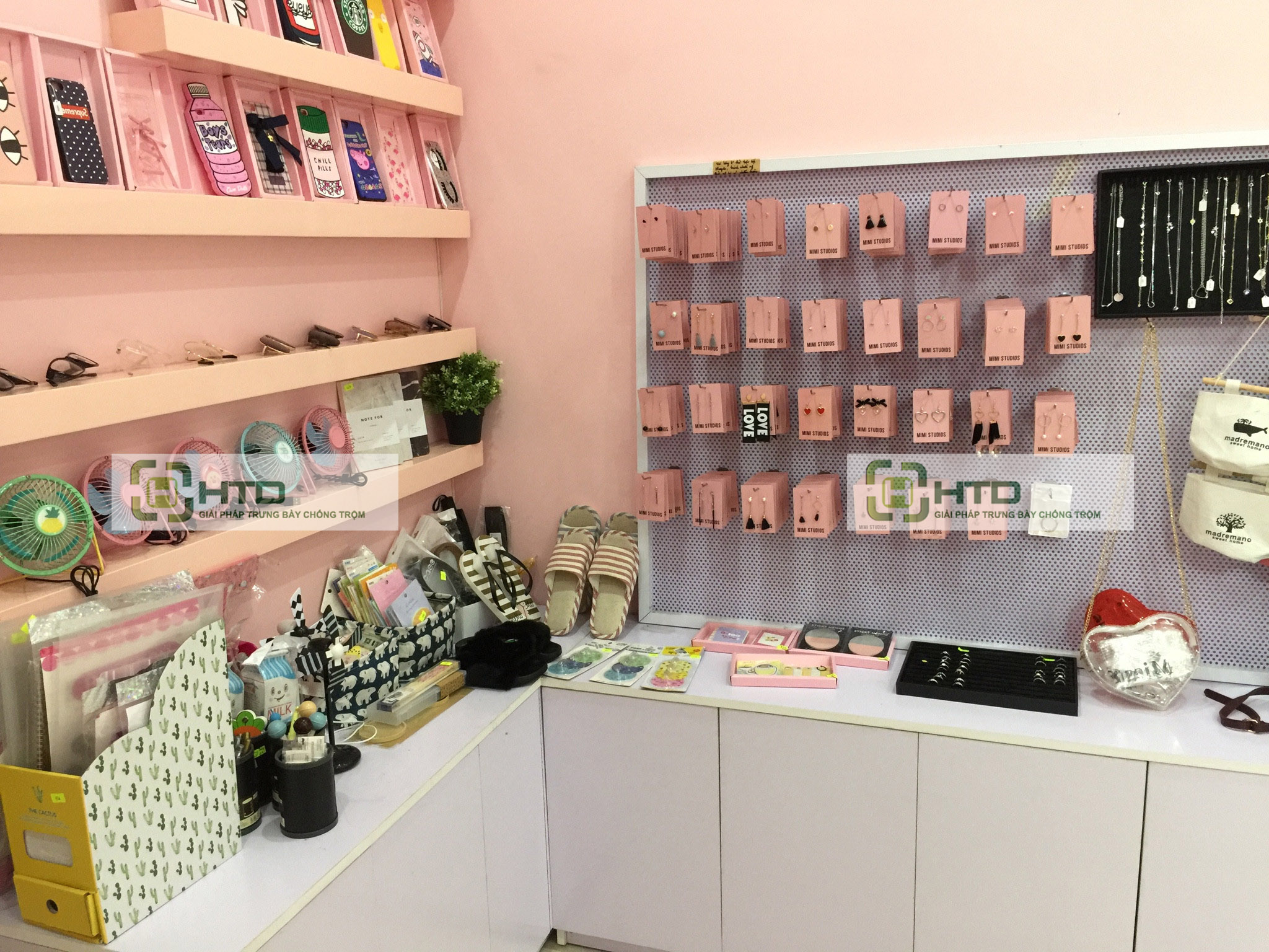 khung lưới treo hàng