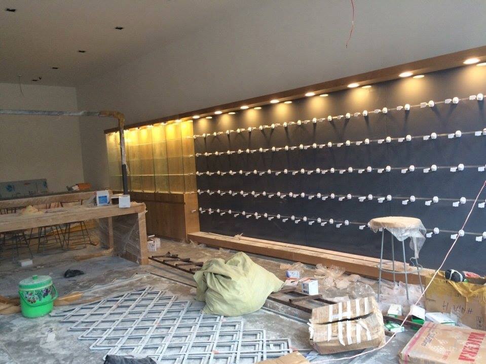 thi cong rãnh cài móc treo móc treo chống trộm lắp rãnh nhôm