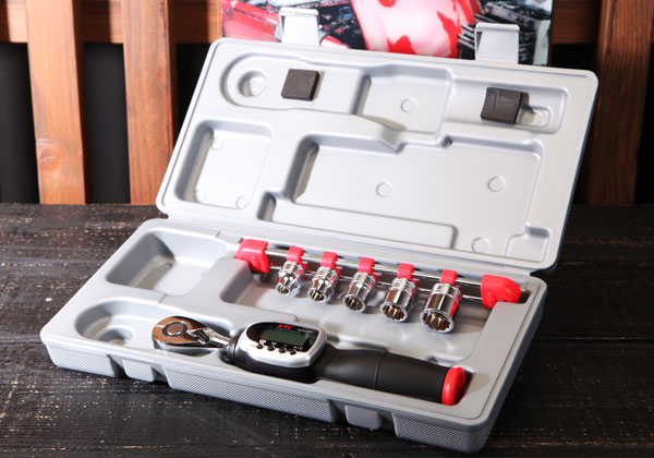 Cờ lê lực KTC, KTC GEK060-R3, cần xiết lực điện tử 3/8 inch, dải lực 12-60Nm