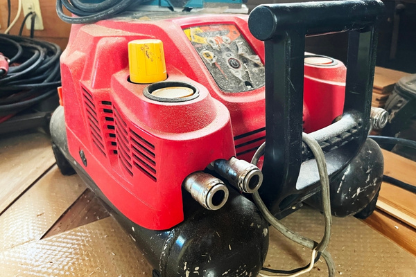 Dụng cụ máy bơm khí nén hỗ trợ làm mộc