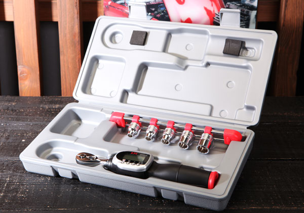 Cờ lê lực điện tử KTC Nhật, cờ lê lực với dải lực 6-30Nm, cờ lê lực đầu 3/8 inch