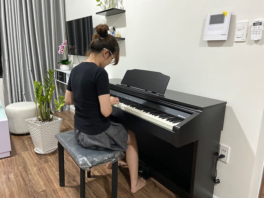 Đàn Piano Điện Roland RP30 Trưng Bày