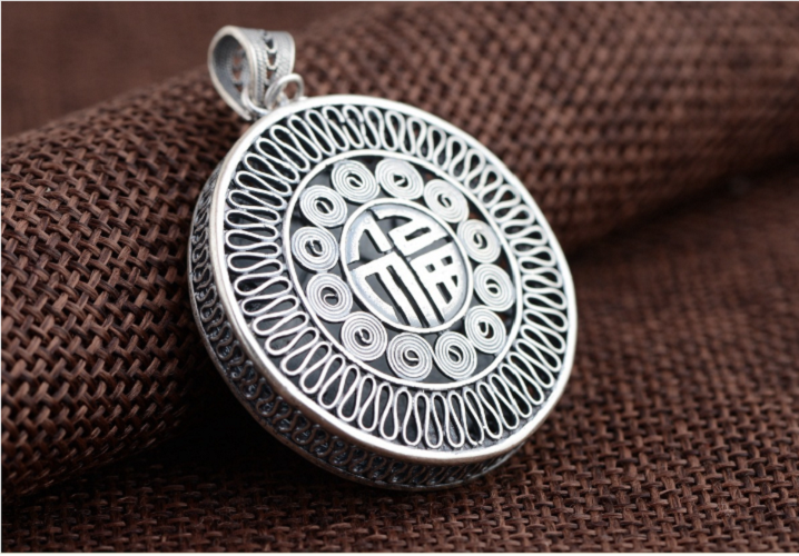 Mặt dây chuyền thần Chú Om Mani Padme Hum -DC364
