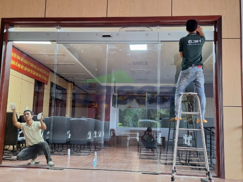 Những loại cửa tự động thích hợp cho ngân hàng