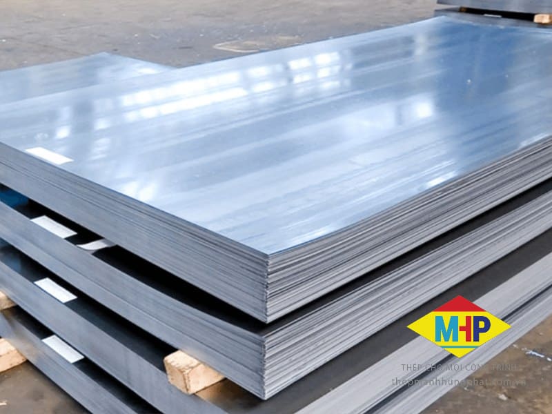 Nếu thép có độ dày dưới 9 ly, nên kê gỗ đệm cách ra một khoảng dễ kiểm đếm số lượng