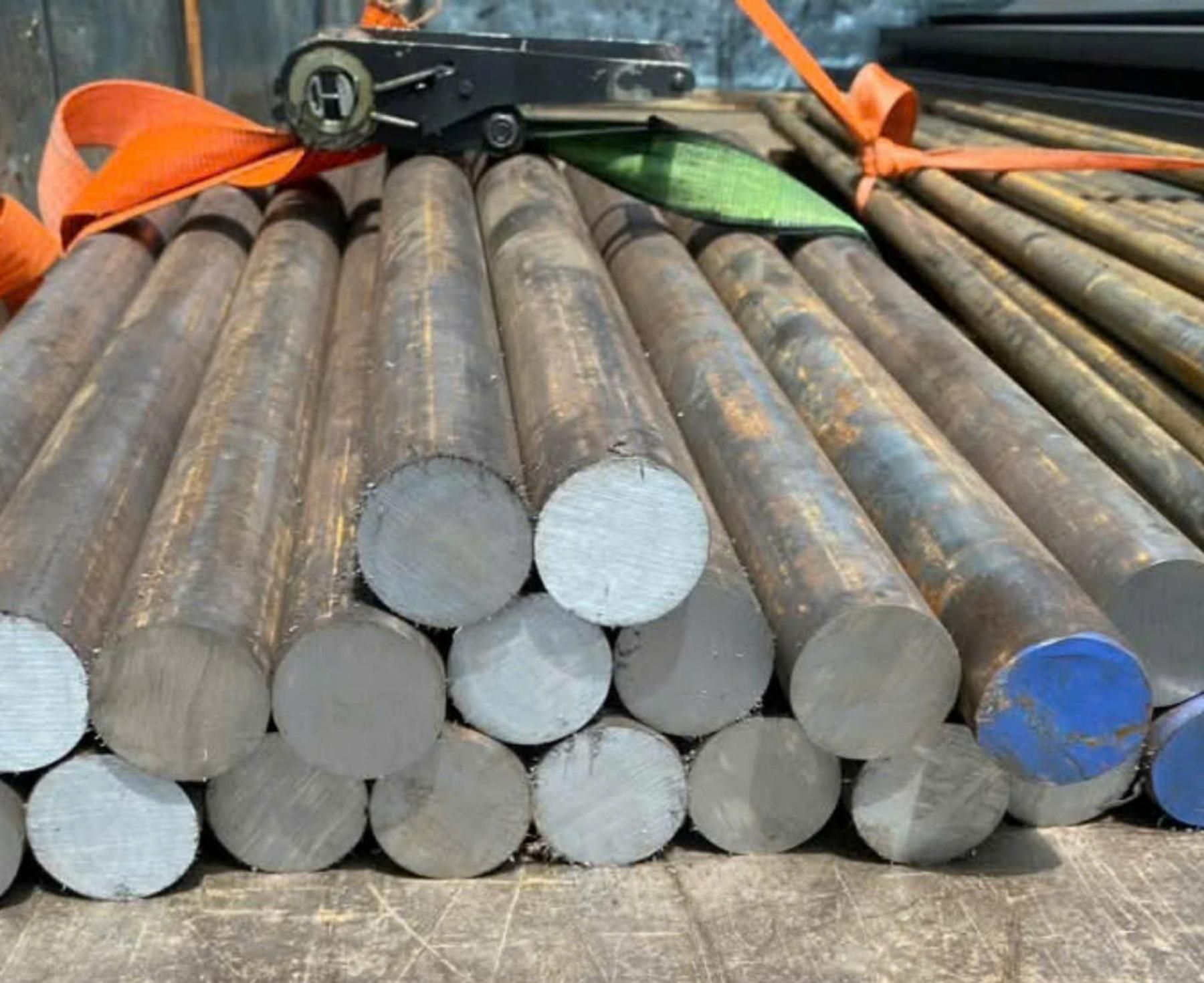 thép tròn đặc trơn ở công trường