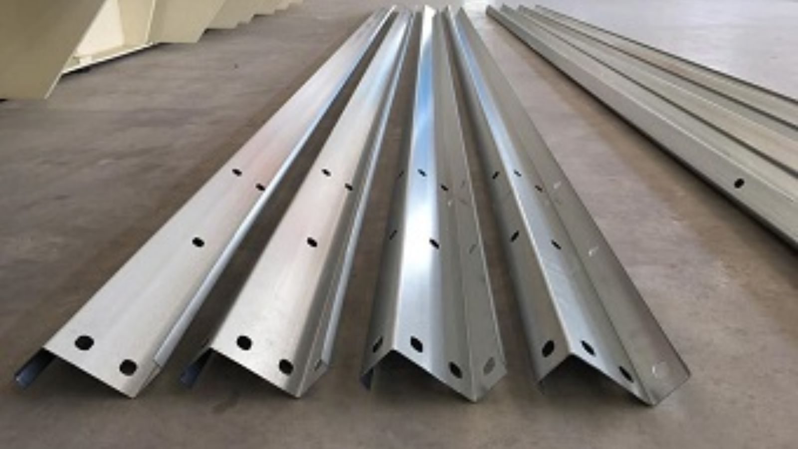 xà gồ z ngoài thực tế