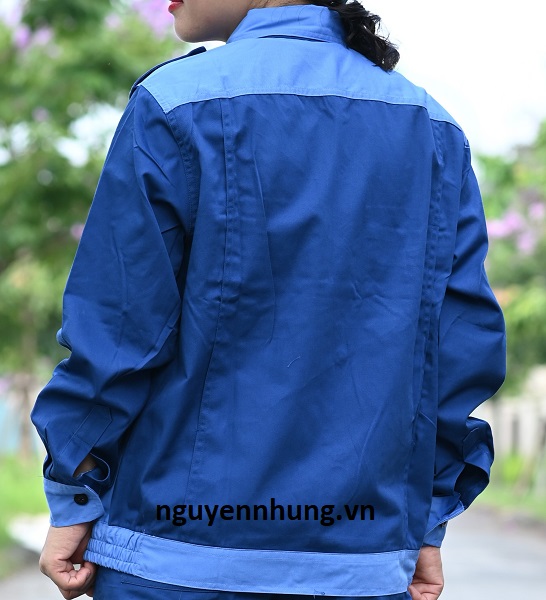 Quần áo xanh pha xanh - phần lưng áo