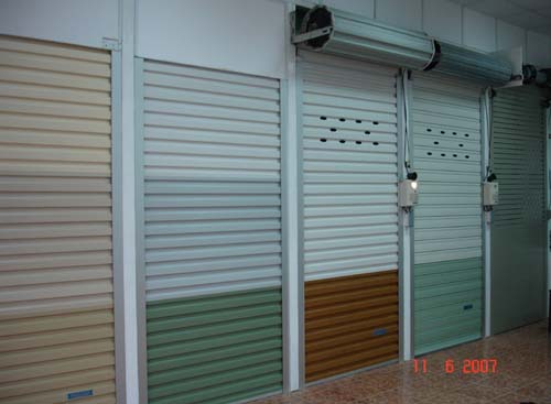 thi-cong-cua-cuon-lien-tam-lao-cai