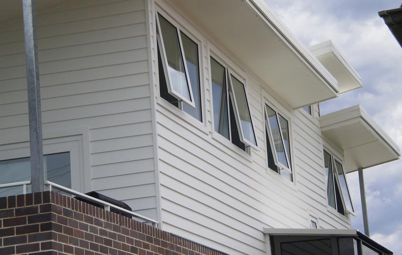 cửa sổ nhôm xingfa mở hất ngaoif