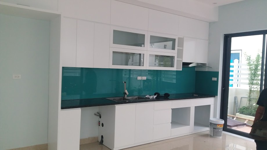 kính cường lực sơn màu ốp bếp màu xanh ngọc