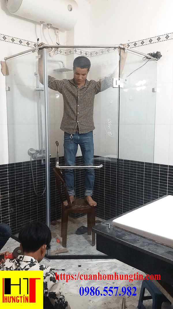 vách tắm kính vát góc cầu giấy hà nội