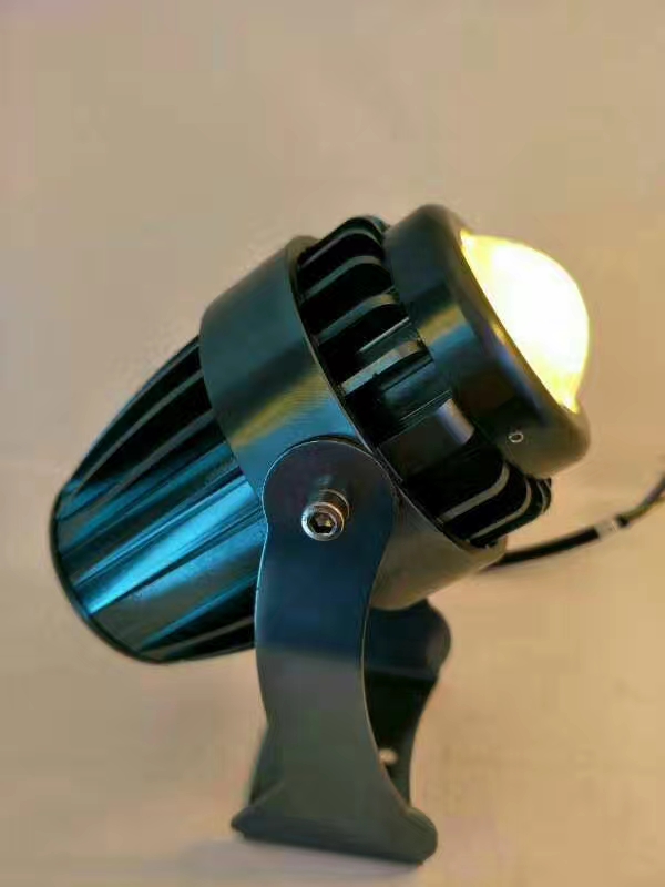 đèn rọi cột thấu kính