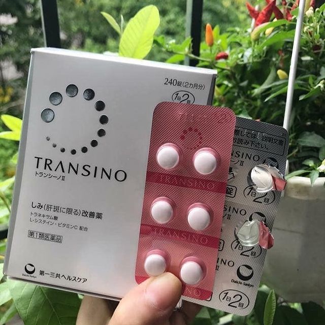 "Tôi mới sử dụng viên uống trị nám Transino 240 viên được hơn 1 tháng nhưng đã cảm nhận được làn da sáng lên trông thấy., review của chị Nguyễn Oanh.