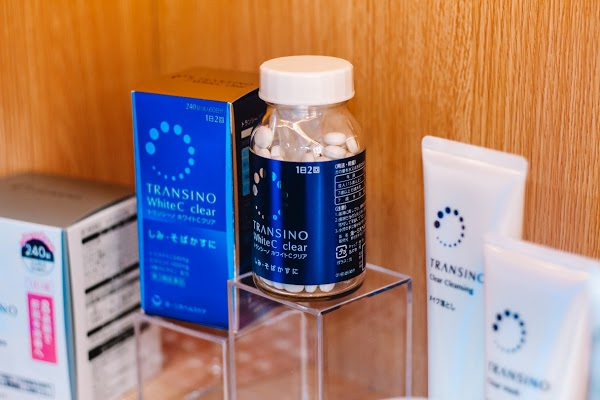 Viên uống Transino giúp trị nám, đốm đen, làm sáng vùng da bị sạm đem lại cho bạn làn da trắng hồng không tì vết.