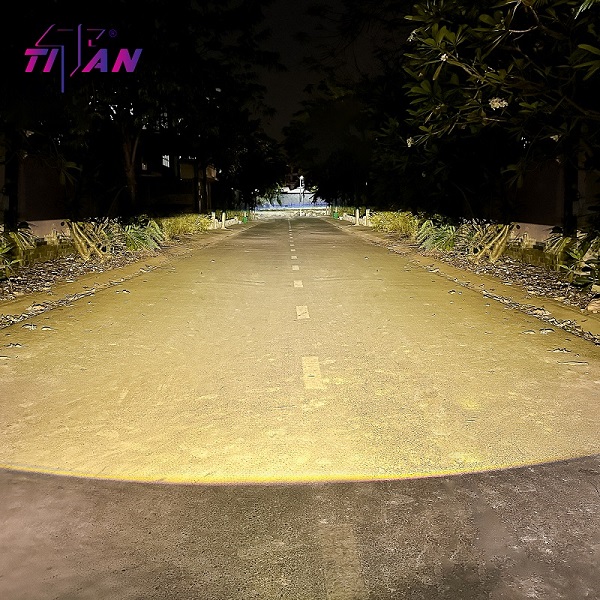 Bi Gầm LED 3 màu Titan 301