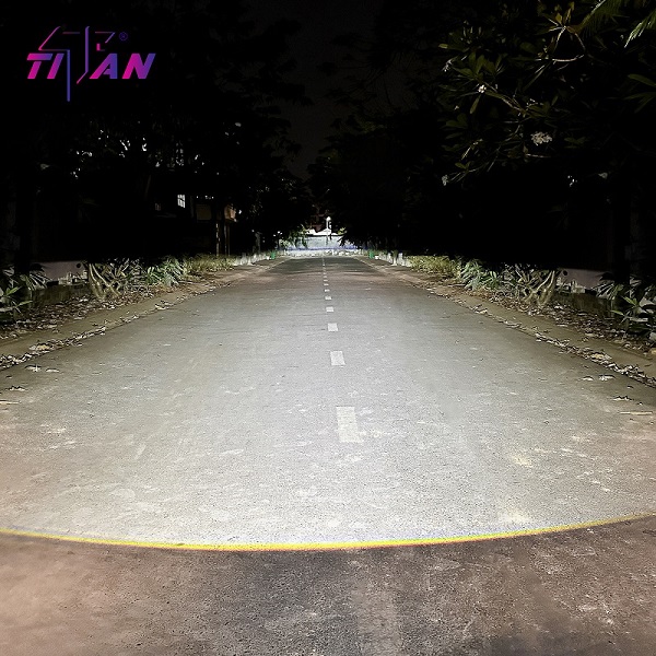 Bi Gầm LED 3 màu Titan 301