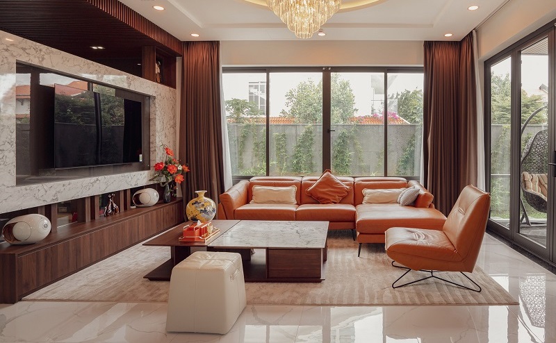 Sofa da bò thật tone cam thời thượng – Điểm nhấn đặc biệt cho phòng khách