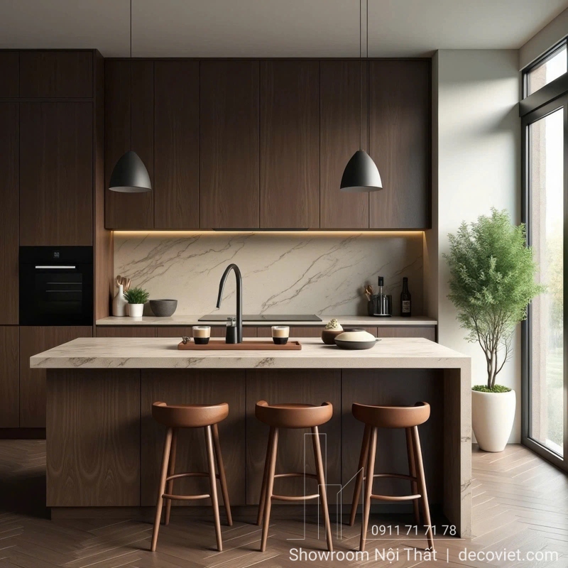 Tủ bếp gỗ công nghiệp thi công sát trần giúp tối ưu không gian lưu trữ và tăng tính thẩm mỹ.