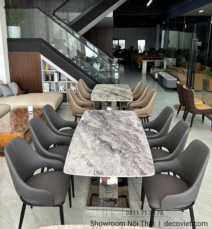 Sản phẩm bàn ăn 2602S trưng bày tại showroom nội thất DecoViet