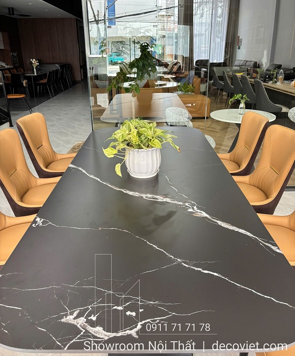 Bàn ăn mặt đá đen bo tròn tinh tế và an toàn