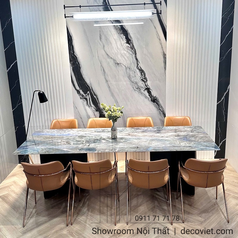 Bộ bàn ăn 8 ghế mặt đá vân mây cao cấp, chân gỗ chắc chắn.