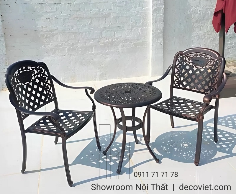 bộ bàn ghế ngồi ngoài trời thiết kế nhỏ gọn, tinh tế