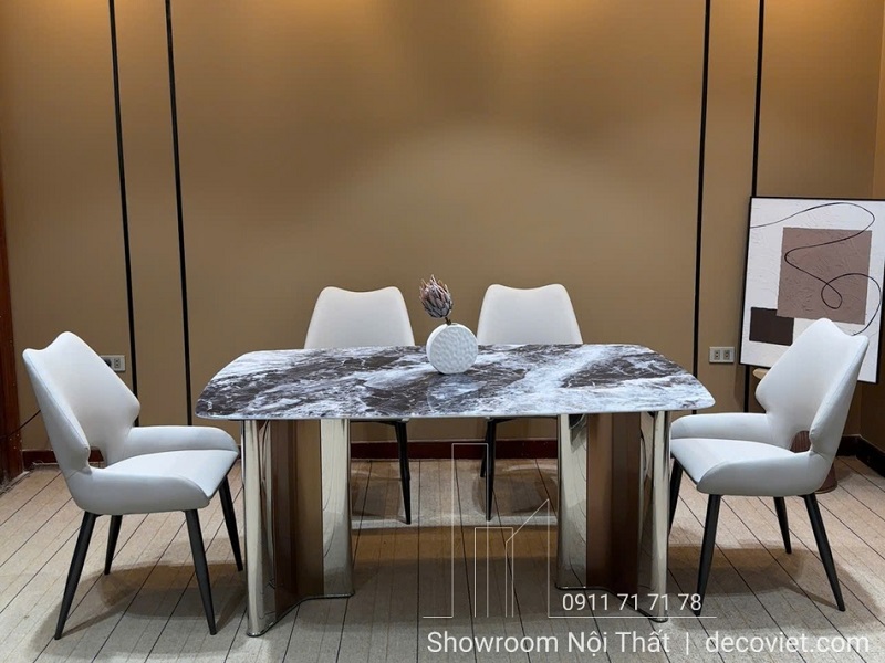 Bộ bàn ăn mặt đá 2264S đang trưng bày thực tế tại showroom Nhà Decor