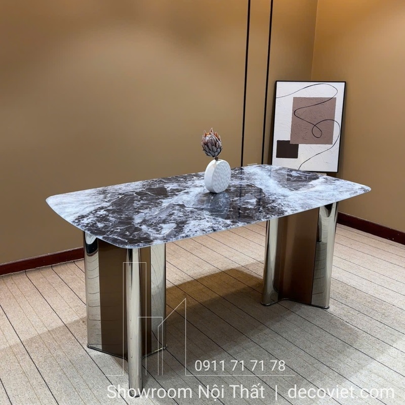 Bàn ăn 4 người nhỏ gọn, tối ưu diện tích cho phòng bếp chung cư