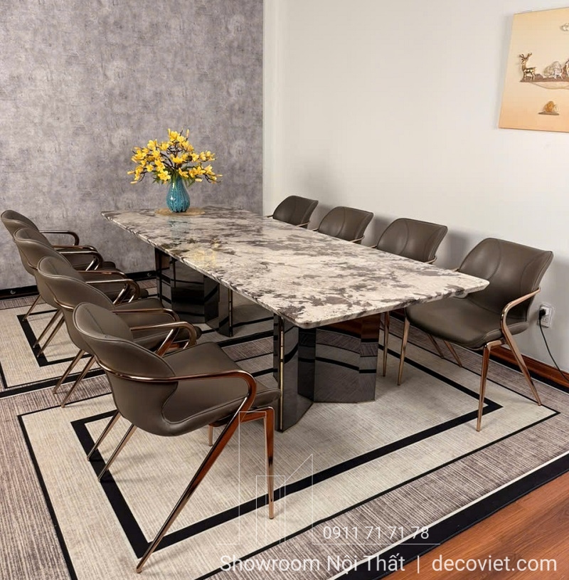 Không gian đẳng cấp với bàn ăn 8 ghế chân inox, ghế bọc da cao cấp