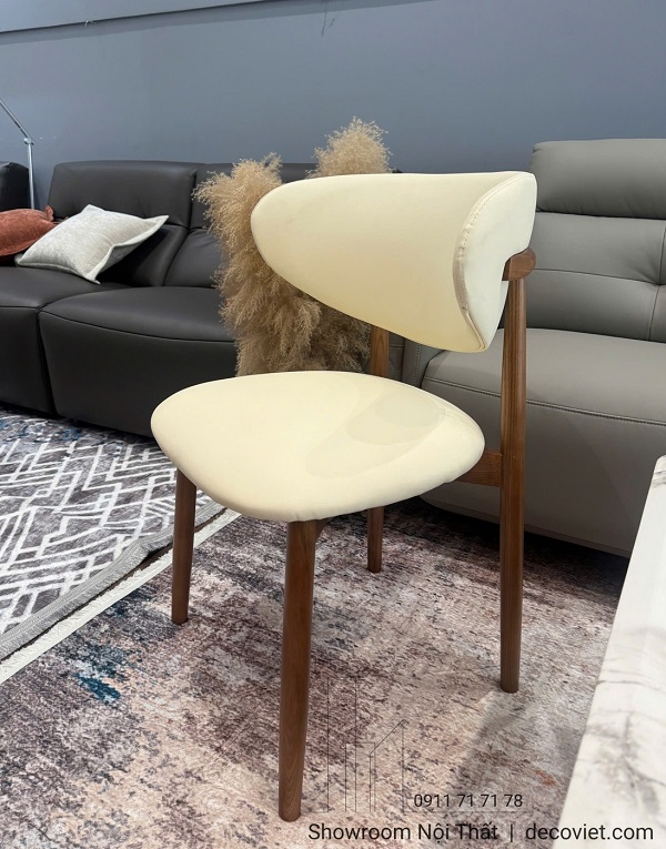 ghế ăn gỗ bọc da 569S thực tế tại showroom